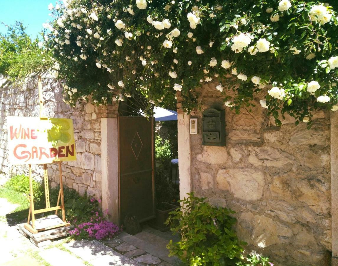Wine Garden Rooms 斯克拉丁 外观 照片